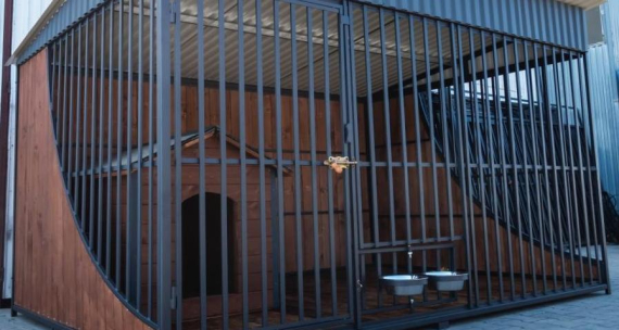 Дополнительные опции и аксессуары для собачьих вольеров